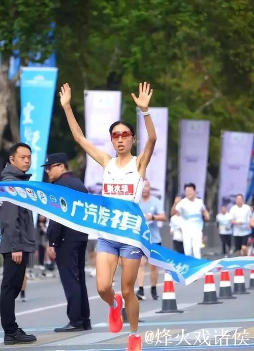 跑圈公认张水华不具备职业运动员实力,白岩松言论缺乏马拉松常识 跑圈公认张水华不具备职业运动员实力,白岩松言论缺乏马拉松常识